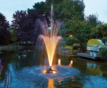 Пример работы плавающего фонтана Pond-Jet Eco.jpg
